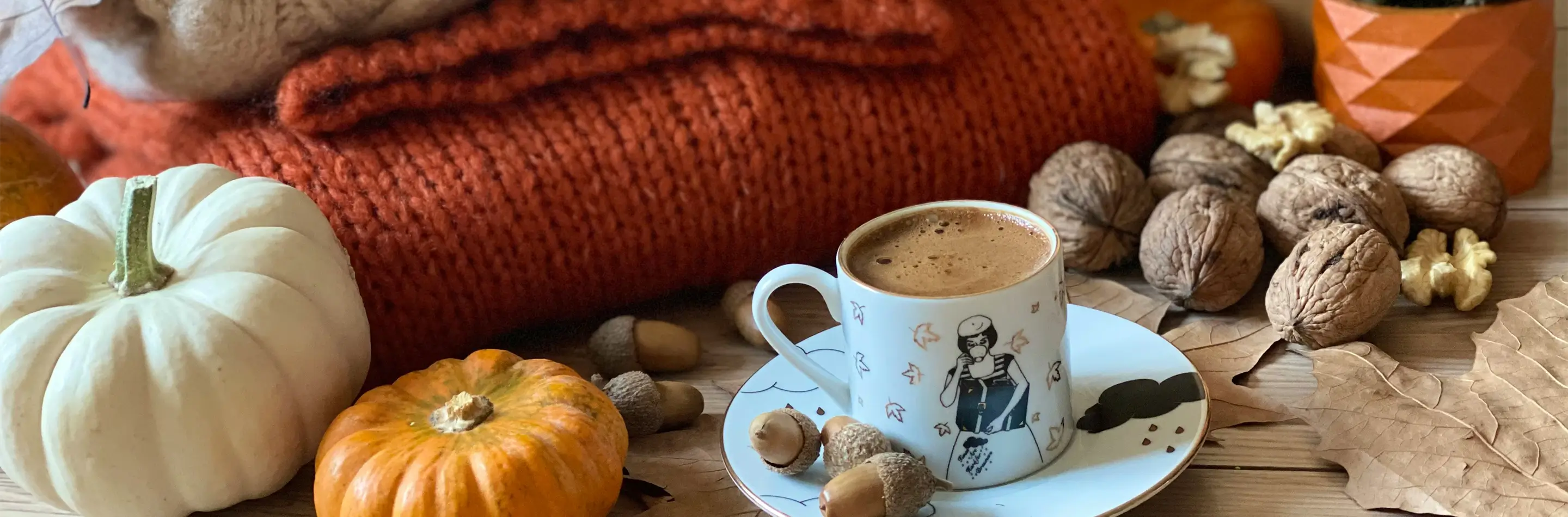 From Summer to Sweater Weather: Transitioning Your D&eacute;cor